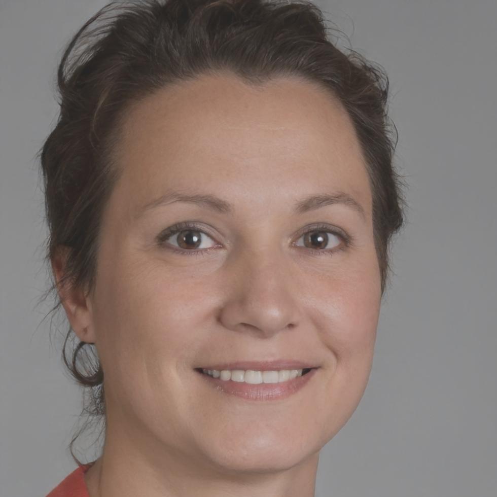 Profesionist analizând strategii financiare și planuri de investiții