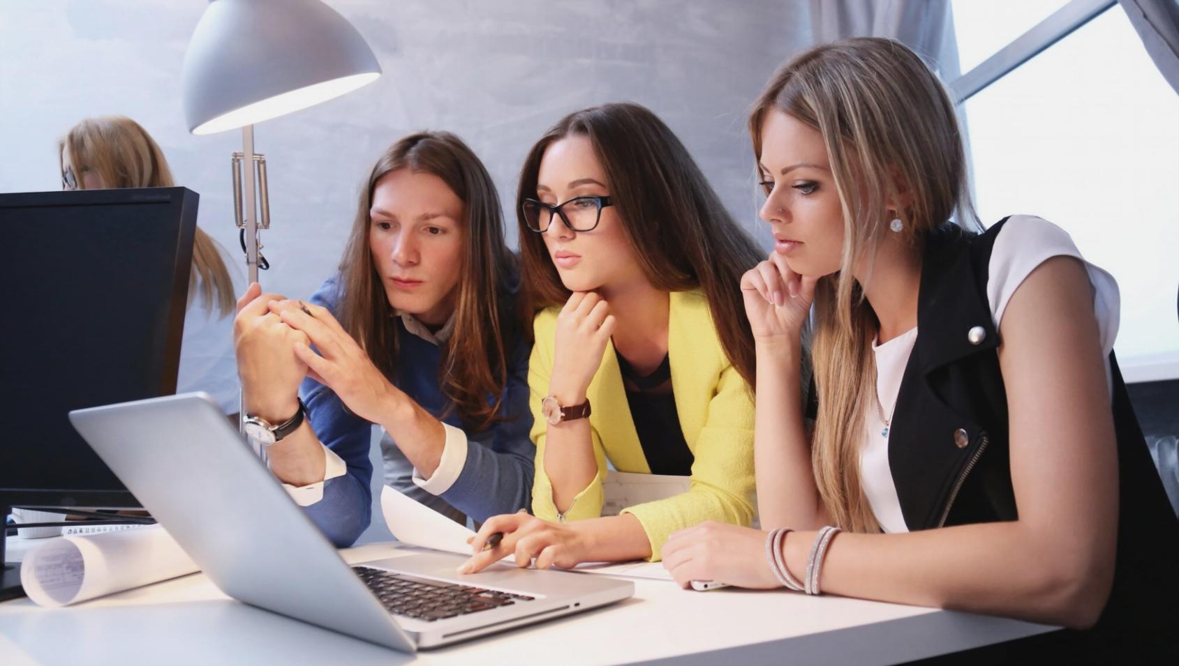 Spațiu de lucru lumyrianex unde analizăm împreună deciziile financiare importante